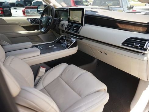 Used 2019 Lincoln Navigator Reserve AWD/4WD image 20