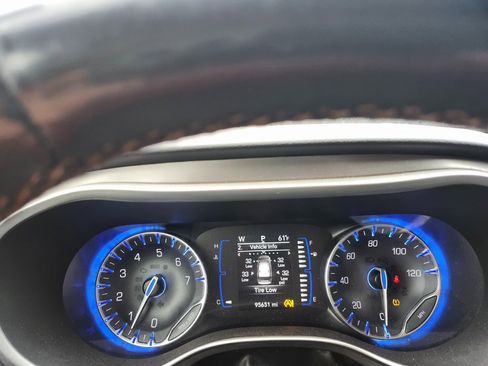 Used 2020 Chrysler Pacifica Touring-L image 12