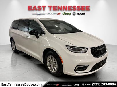 Used 2026 Chrysler Pacifica Select