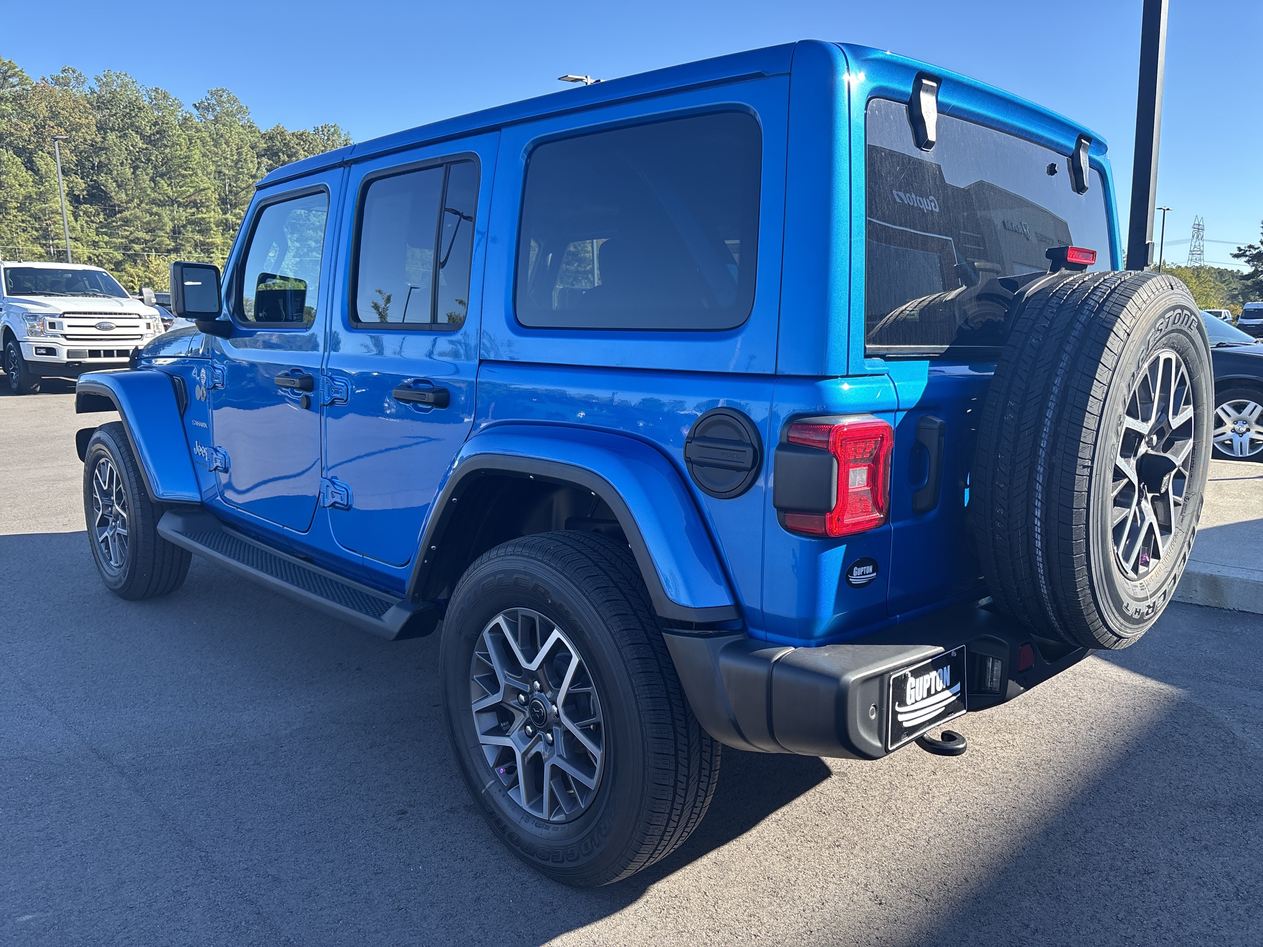 Used 2024 Jeep Wrangler Unlimited Sahara w/ Technology Group AWD/4WD image 6