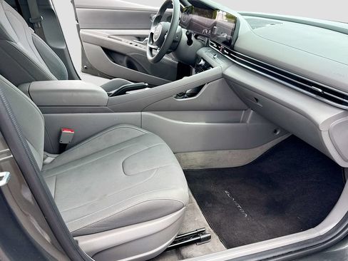 Used 2024 Hyundai Elantra SEL FWD image 21