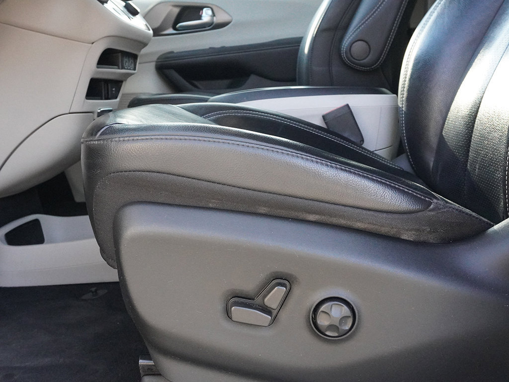 Used 2022 Chrysler Pacifica Touring-L FWD image 29
