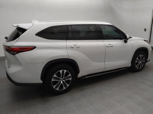 Used 2022 Toyota Highlander XLE FWD image 10