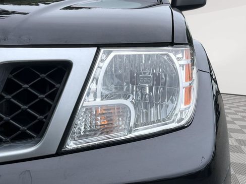 Used 2020 Nissan Frontier SV AWD/4WD image 9