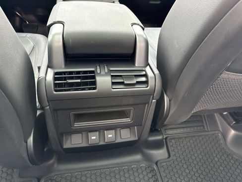 Used 2024 Land Rover Defender 110 S image 16