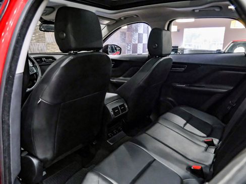 Used 2017 Jaguar F-PACE Premium image 33