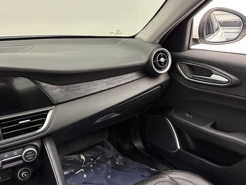 Used 2021 Alfa Romeo Giulia Sprint w/ Sun & Sound Package image 31