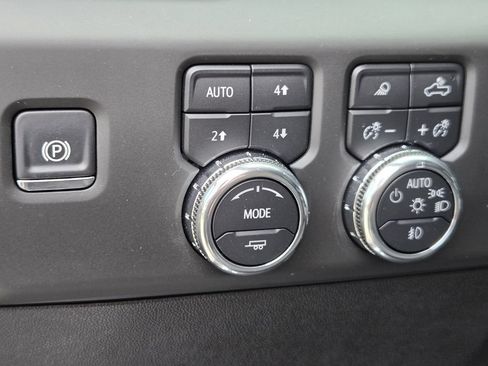 Used 2025 GMC Sierra 3500 AT4 w/ Technology Package AWD/4WD image 25