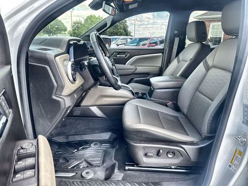 Used 2024 Chevrolet Colorado ZR2 w/ ZR2 Convenience Package III AWD/4WD image 11