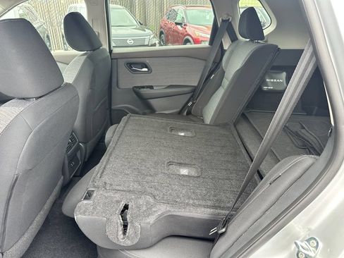 Used 2023 Nissan Rogue SV AWD/4WD image 16
