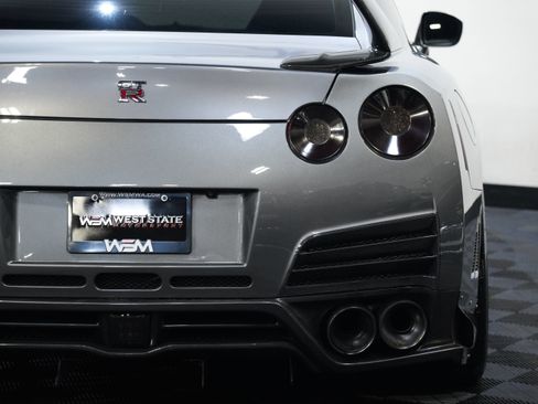 Used 2014 Nissan GT-R Premium AWD/4WD image 17