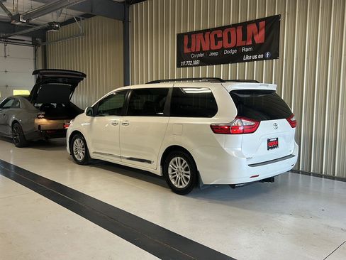 Used 2015 Toyota Sienna XLE w/ XLE Navigation Package FWD image 3