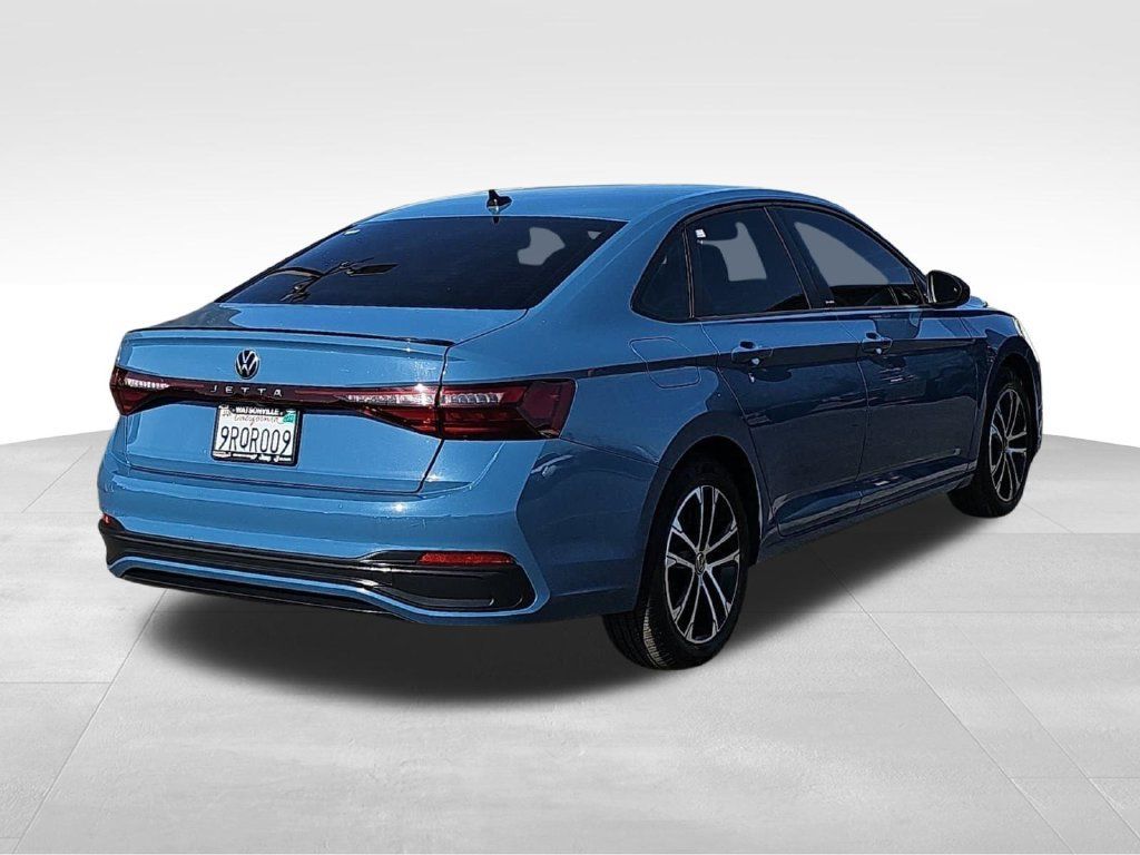 Used 2025 Volkswagen Jetta Sport FWD image 3