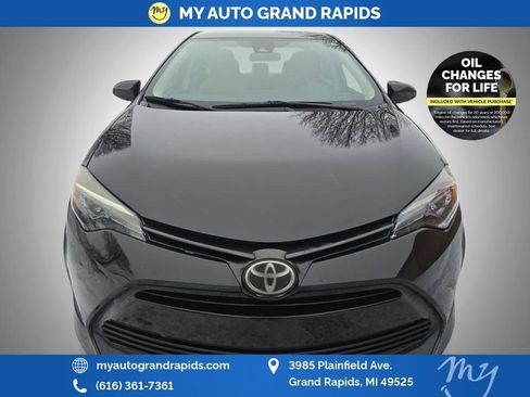 Used 2019 Toyota Corolla LE image 2
