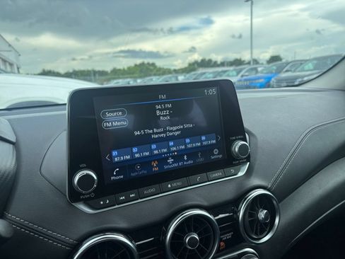 Used 2025 Nissan Sentra SV FWD image 19