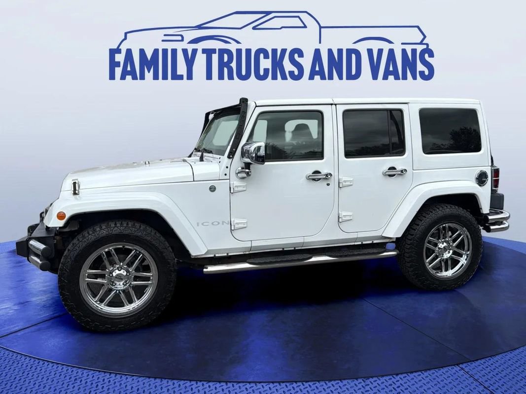 Used 2011 Jeep Wrangler Unlimited Sahara w/ Dual Top Group AWD/4WD image 2