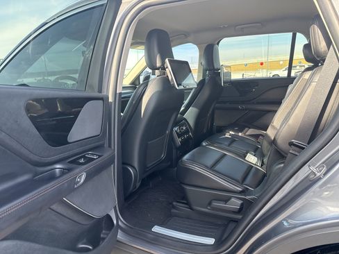 Used 2021 Lincoln Aviator AWD image 27