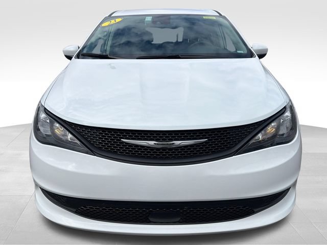 Used 2023 Chrysler Voyager LX FWD image 10