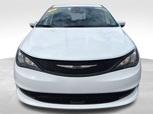 Used 2023 Chrysler Voyager LX FWD image 10