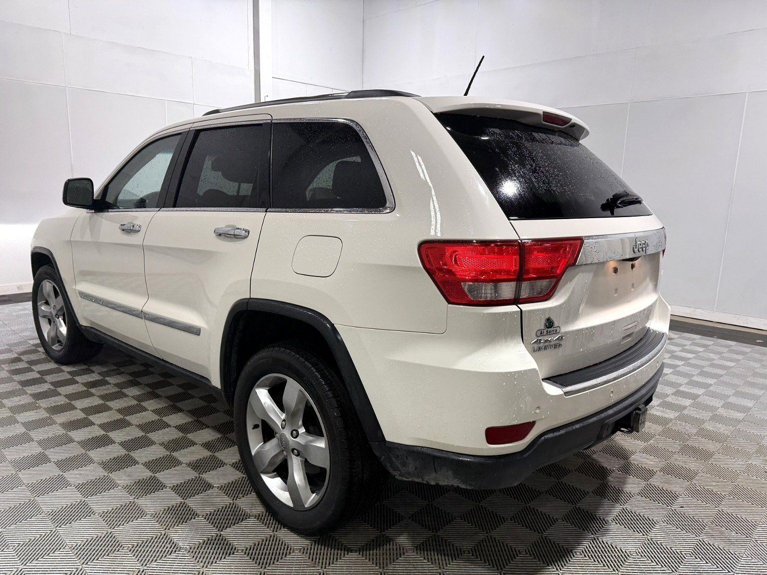 Used 2012 Jeep Grand Cherokee Limited w/ Luxury Group II AWD/4WD image 3
