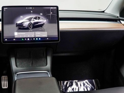 Used 2024 Tesla Model Y Performance image 18