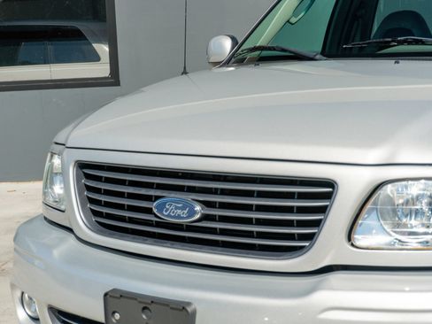 Used 2004 Ford F150 Lightning RWD image 21