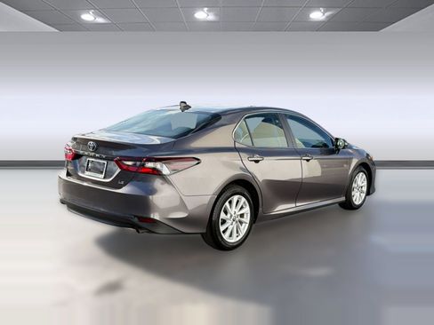 Used 2024 Toyota Camry LE FWD image 9