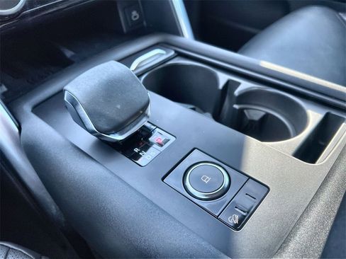 Certified 2024 Land Rover Discovery Dynamic SE image 28