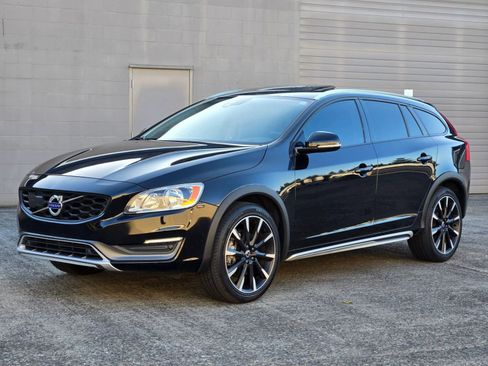 Used 2016 Volvo V60 T5 Cross Country w/ Convenience Package AWD/4WD image 4