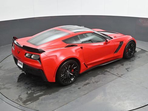 Used 2015 Chevrolet Corvette Z06 w/ 3LZ Preferred Equipment Group RWD image 28