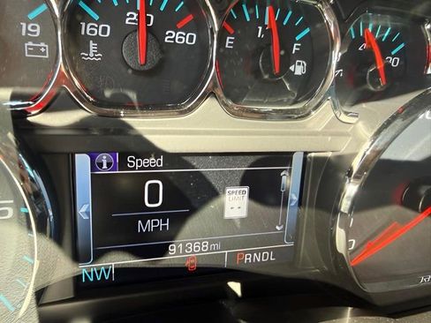 Used 2019 Chevrolet Suburban LT image 18