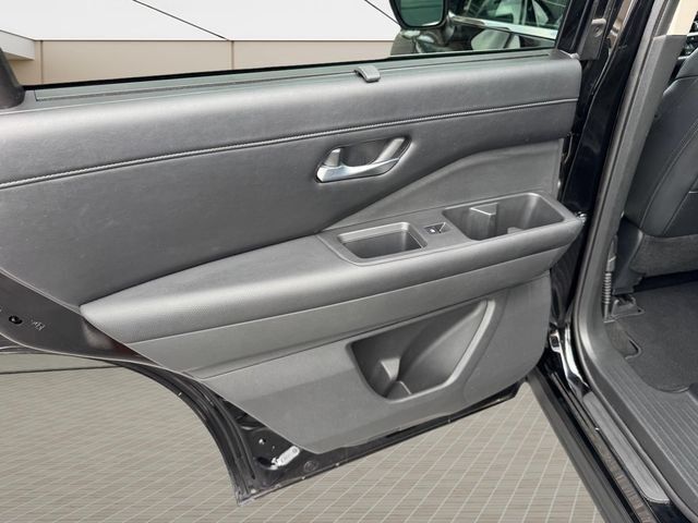 Used 2023 Nissan Pathfinder SL AWD/4WD image 18