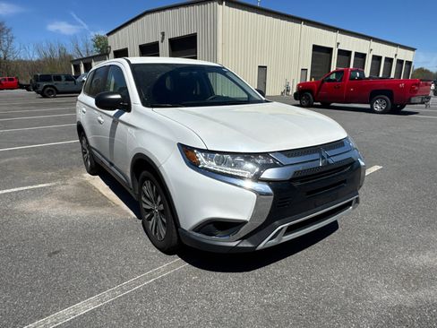 Used 2020 Mitsubishi Outlander ES image 3