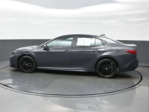 Used 2025 Toyota Camry SE AWD/4WD image 3