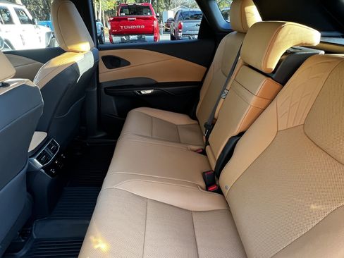 Certified 2025 Lexus RX 350 Premium w/ Accessory Package (K3) image 31