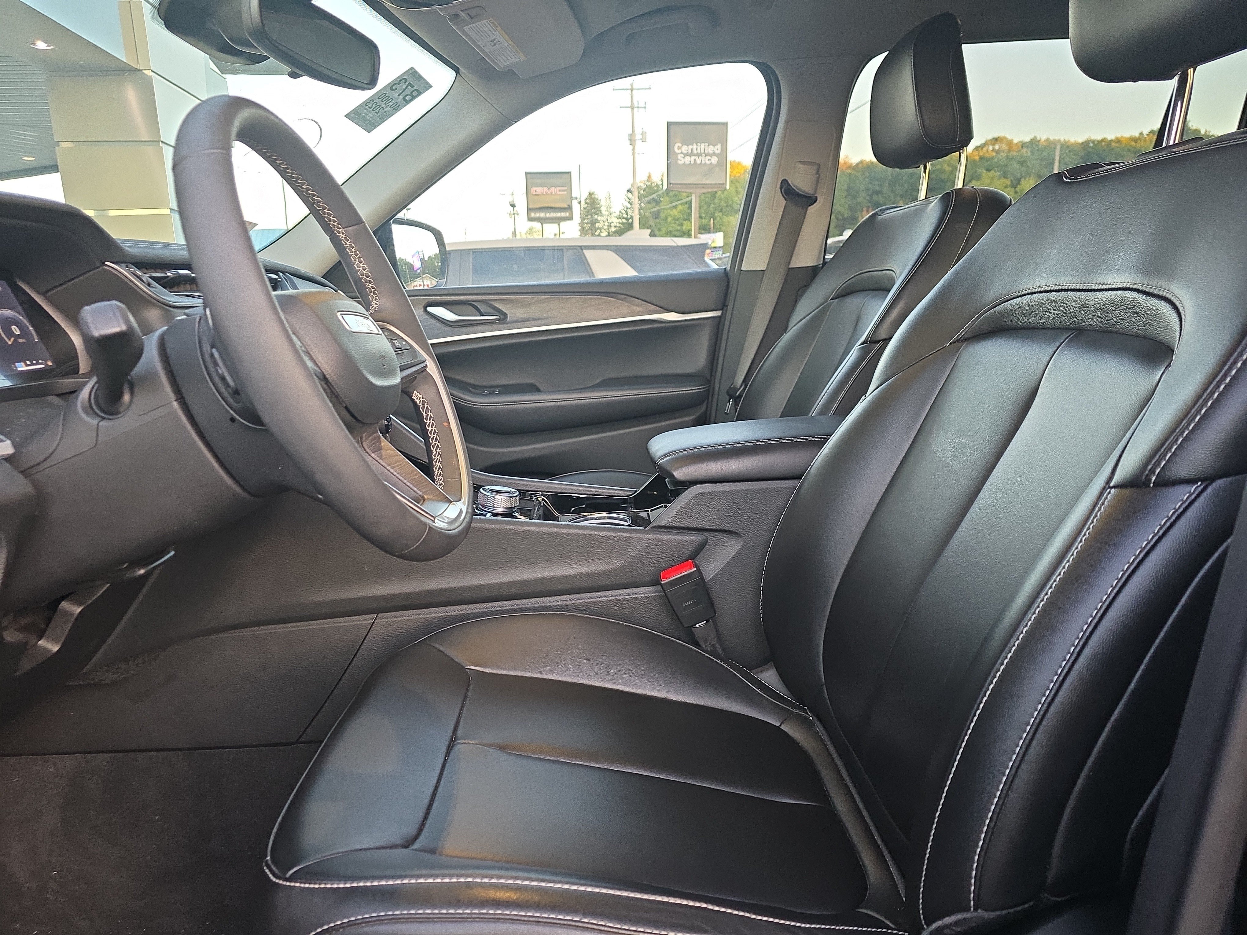 Used 2023 Jeep Grand Cherokee L Limited w/ Black Appearance Package AWD/4WD image 13