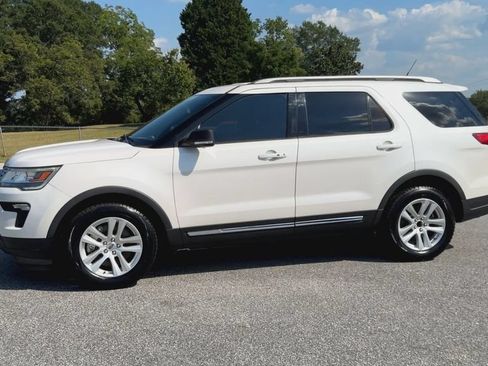 Used 2019 Ford Explorer XLT w/ Equipment Group 201A FWD image 5