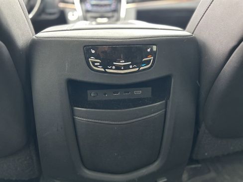 Used 2019 Cadillac Escalade Premium Luxury image 17