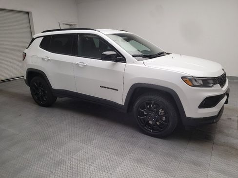 Used 2025 Jeep Compass Latitude w/ Convenience Group AWD/4WD image 11
