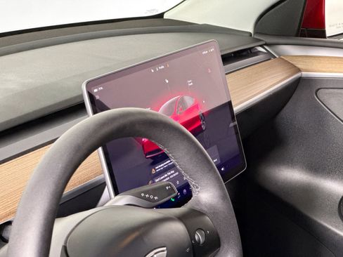 Used 2025 Tesla Model Y Long Range image 33