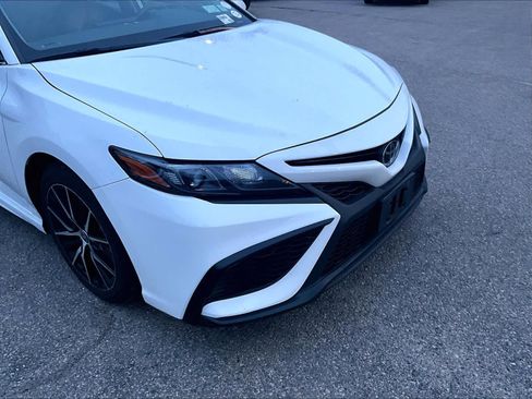 Used 2023 Toyota Camry SE FWD image 5