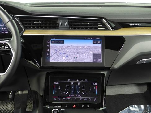 Used 2024 Audi Q8 e-tron Premium Plus w/ Premium Plus Package image 26