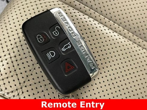 Used 2016 Land Rover Range Rover HSE image 9