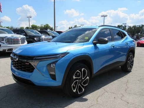 Used 2025 Chevrolet Trax RS image 3