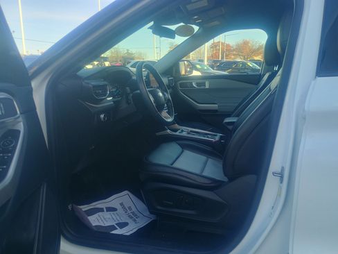 Certified 2023 Ford Explorer XLT w/ Equipment Group 202A image 22