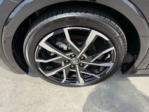 Certified 2025 Toyota Prius Plug-In Hybrid image 32