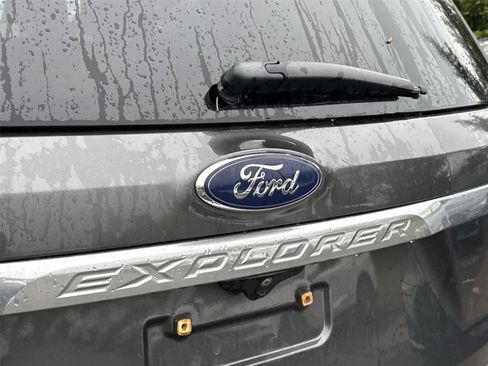 Used 2017 Ford Explorer Platinum AWD/4WD image 11