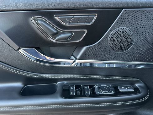 Used 2023 Lincoln Corsair FWD image 11