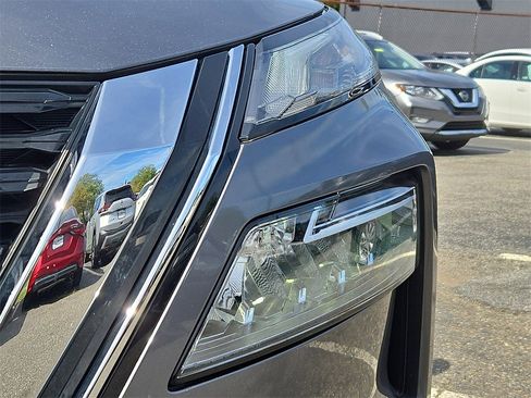 Certified 2022 Nissan Rogue SV image 10