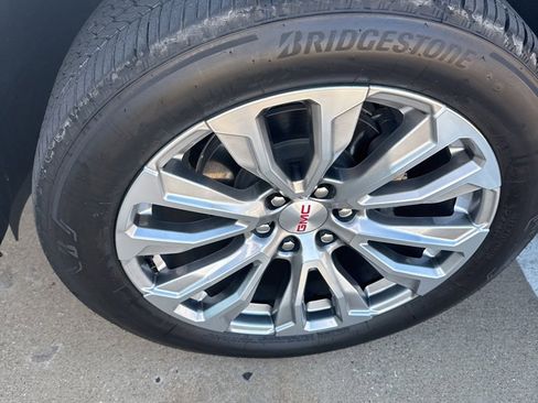 Used 2024 GMC Yukon Denali image 2